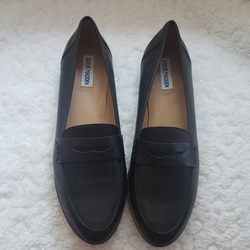 Steve Madden Black Leather Flats - size 11